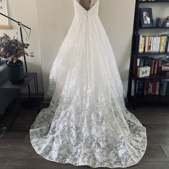 Jim Hjelm Couture Wedding Ball Gown // Style 8506 - Picture 3 of 8